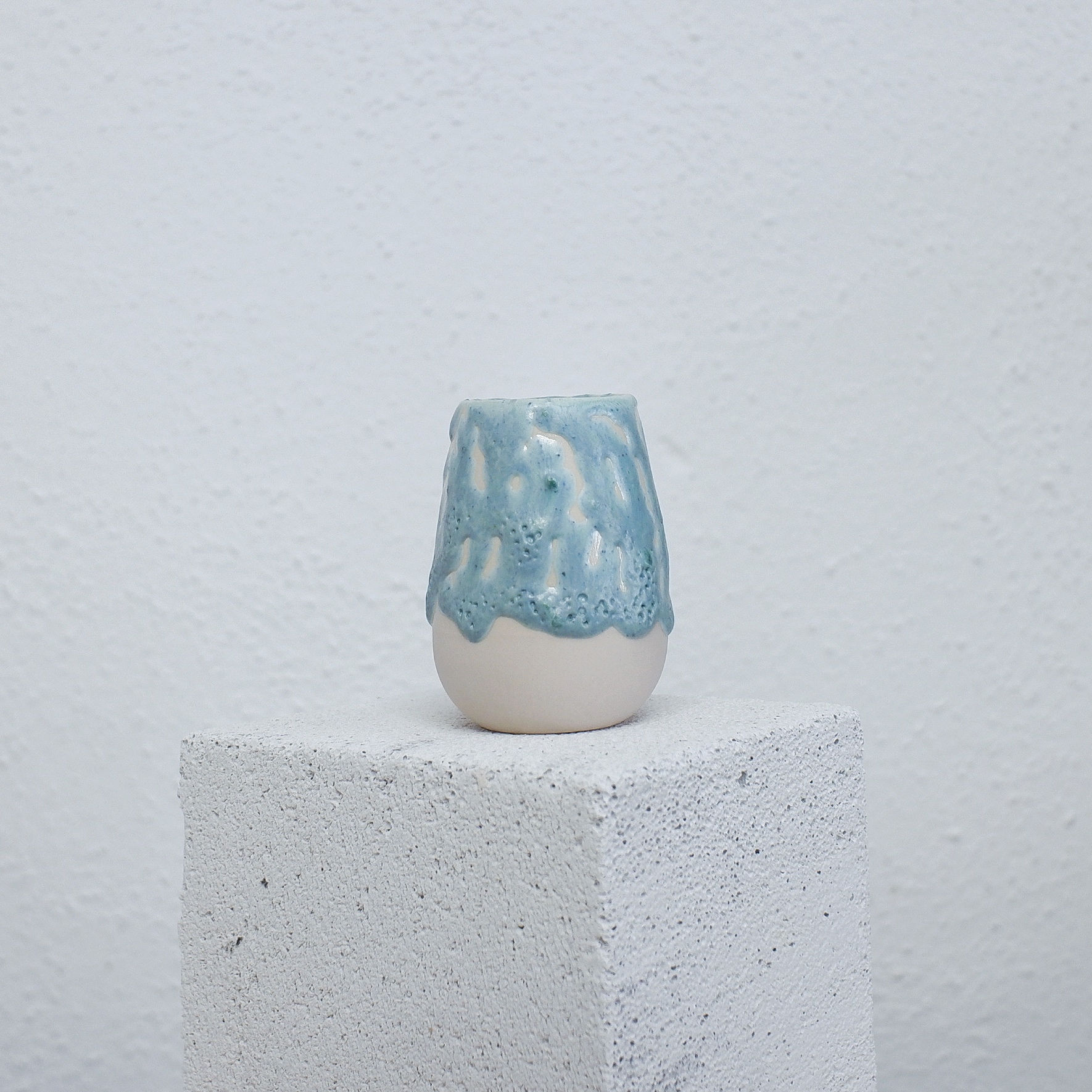 Blue Textured Ceramic Porcelain Flower Mini Vase